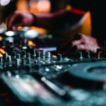 Hvordan læser en professionel DJ dansegulvet til et bryllup? Det, gæsterne aldrig ser